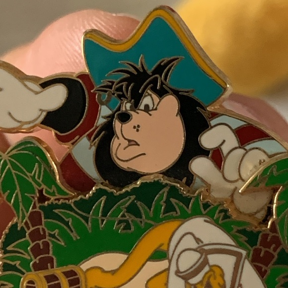 Disney Cruise Line Captain Pluto Plush and pin trading - Picture 17 of 17